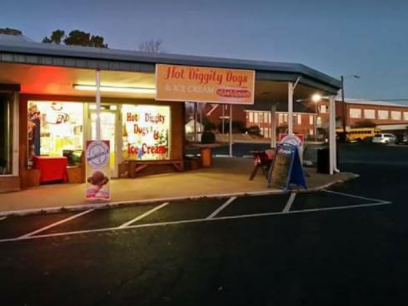 Hot Diggity Dogs & Ice Cream